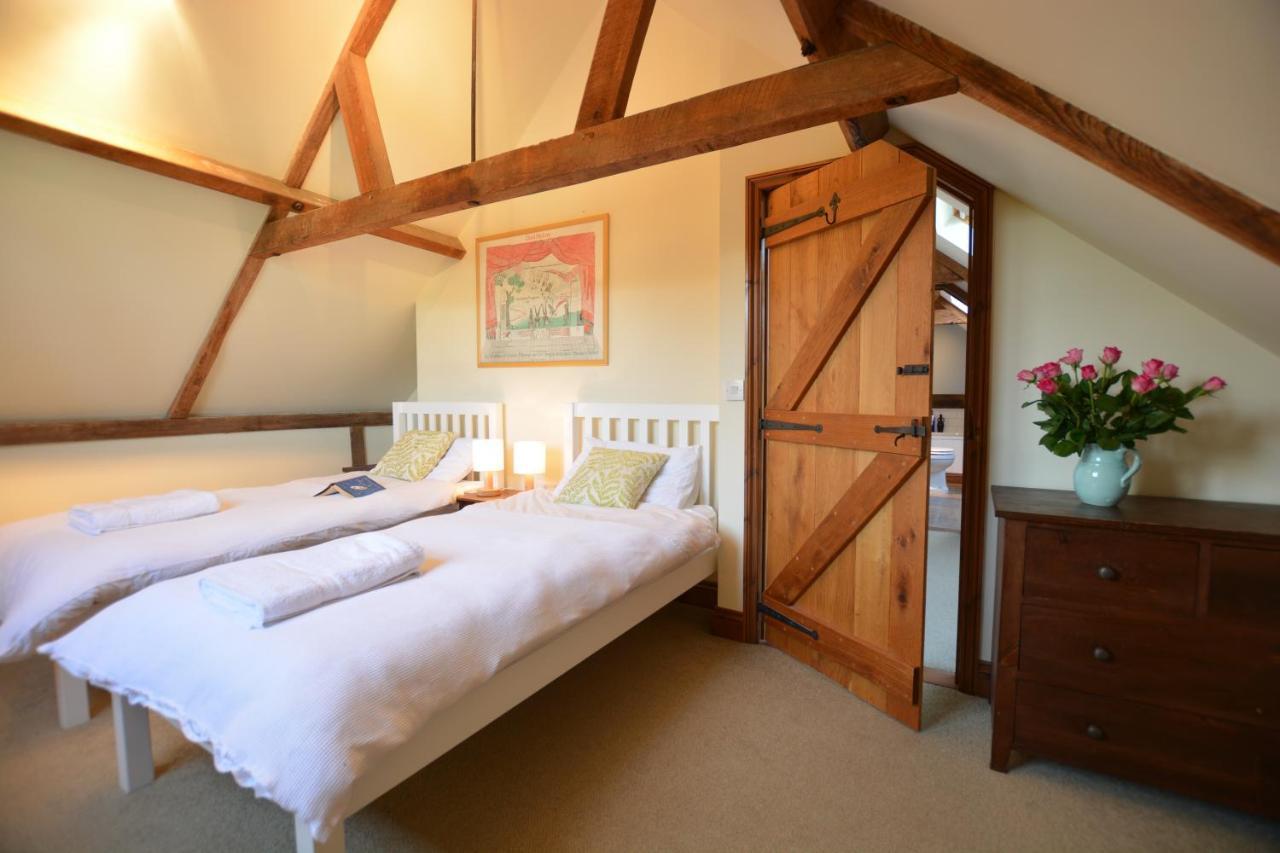 Wheelwright'S Barn Villa เฮลส์เวิร์ธ ภายนอก รูปภาพ